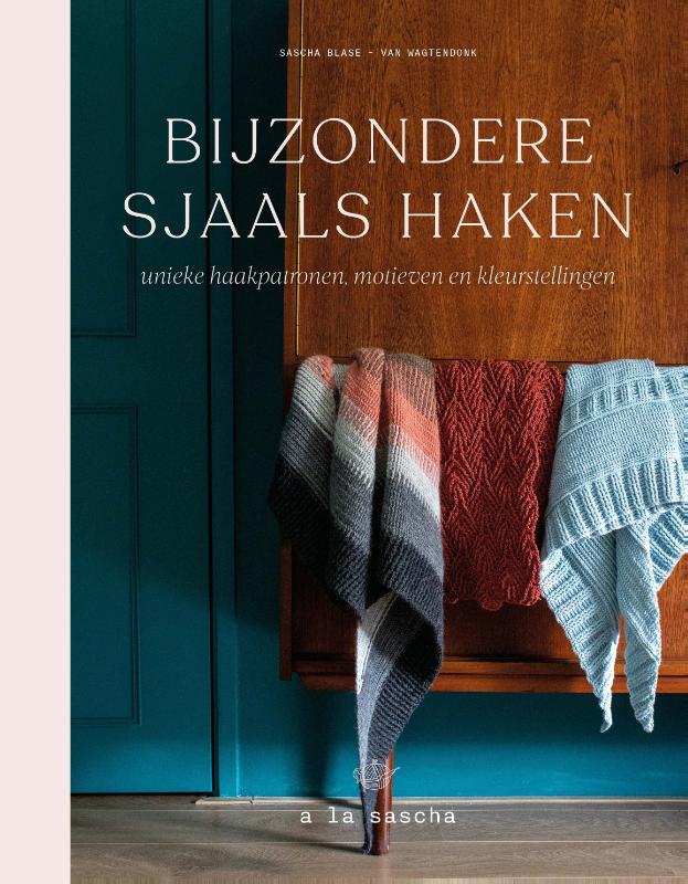 Productafbeelding: voorkant van Bijzondere sjaals haken à la Sascha